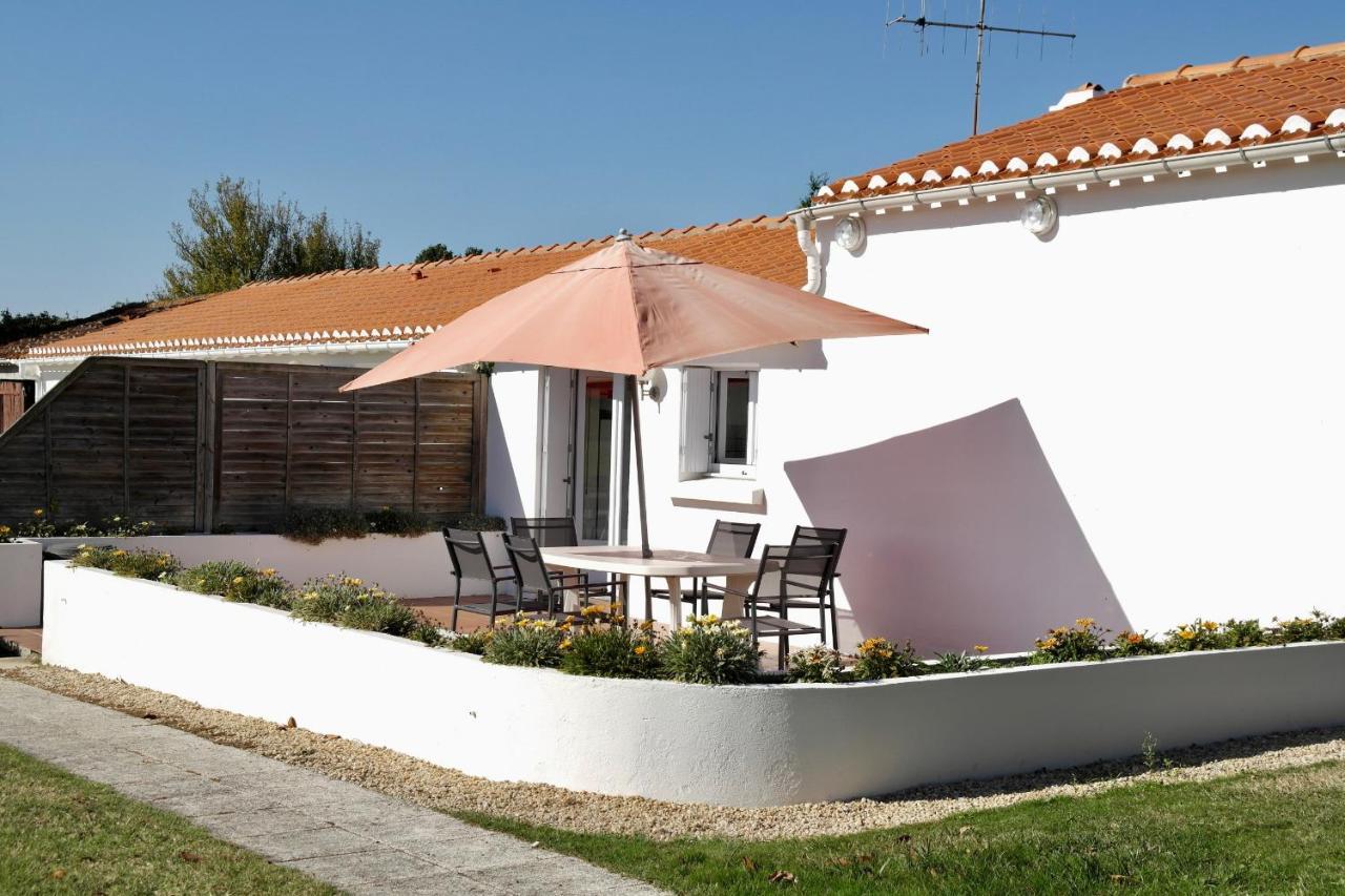Maison Pour 4 A La Campagne Avec Piscine Commequiers エクステリア 写真