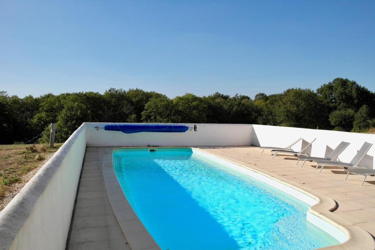Maison Pour 4 A La Campagne Avec Piscine Commequiers エクステリア 写真