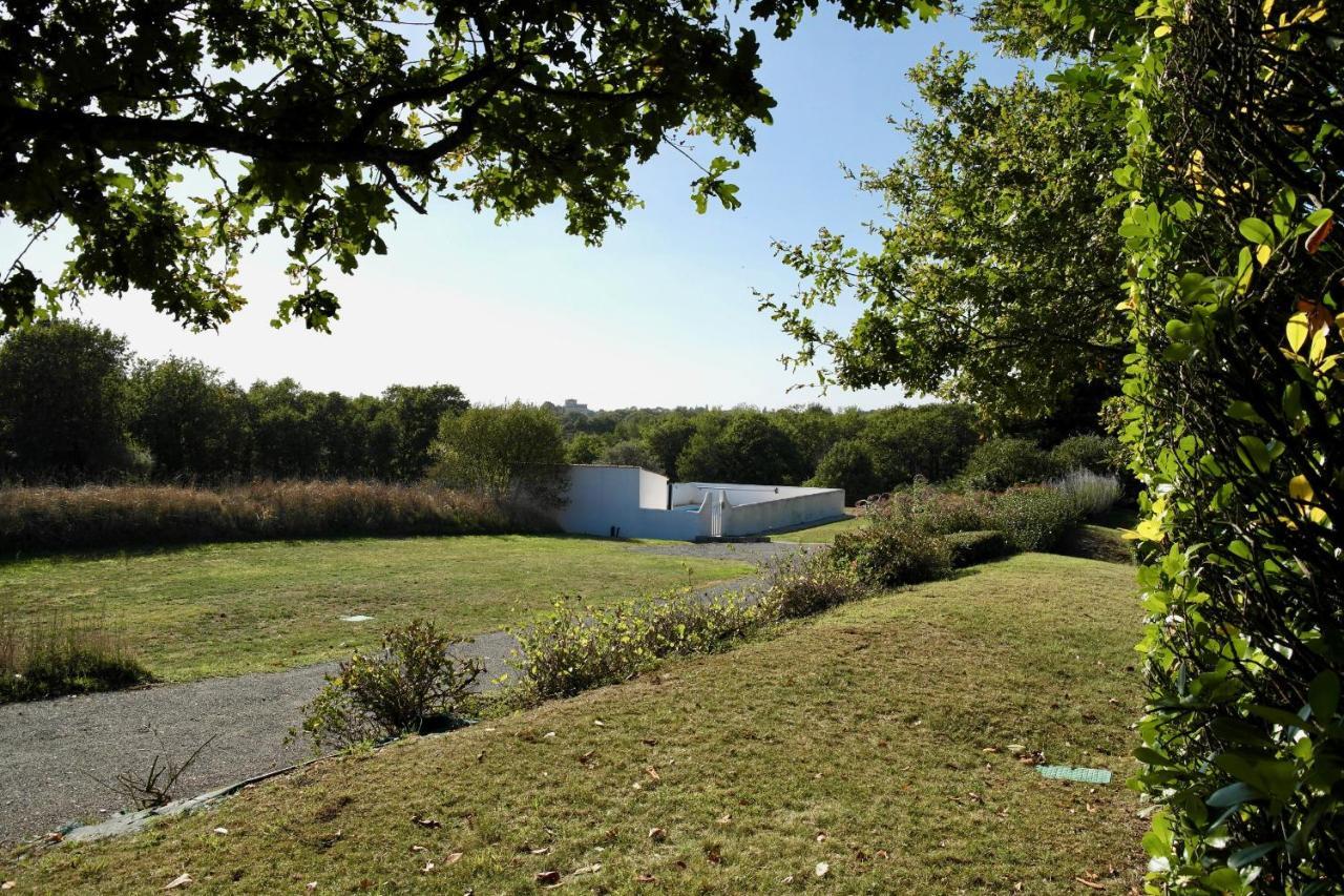 Maison Pour 4 A La Campagne Avec Piscine Commequiers エクステリア 写真